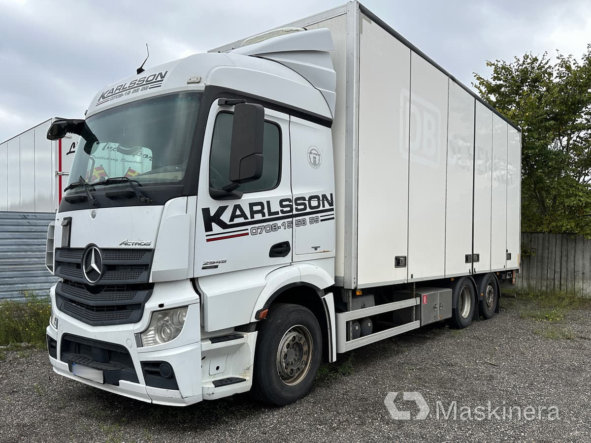 Lastbil Mercedes-Benz Actros - Lastbil med skåp: bild 1 Lastbil Mercedes-Benz Actros - Lastbil med skåp: bild 1