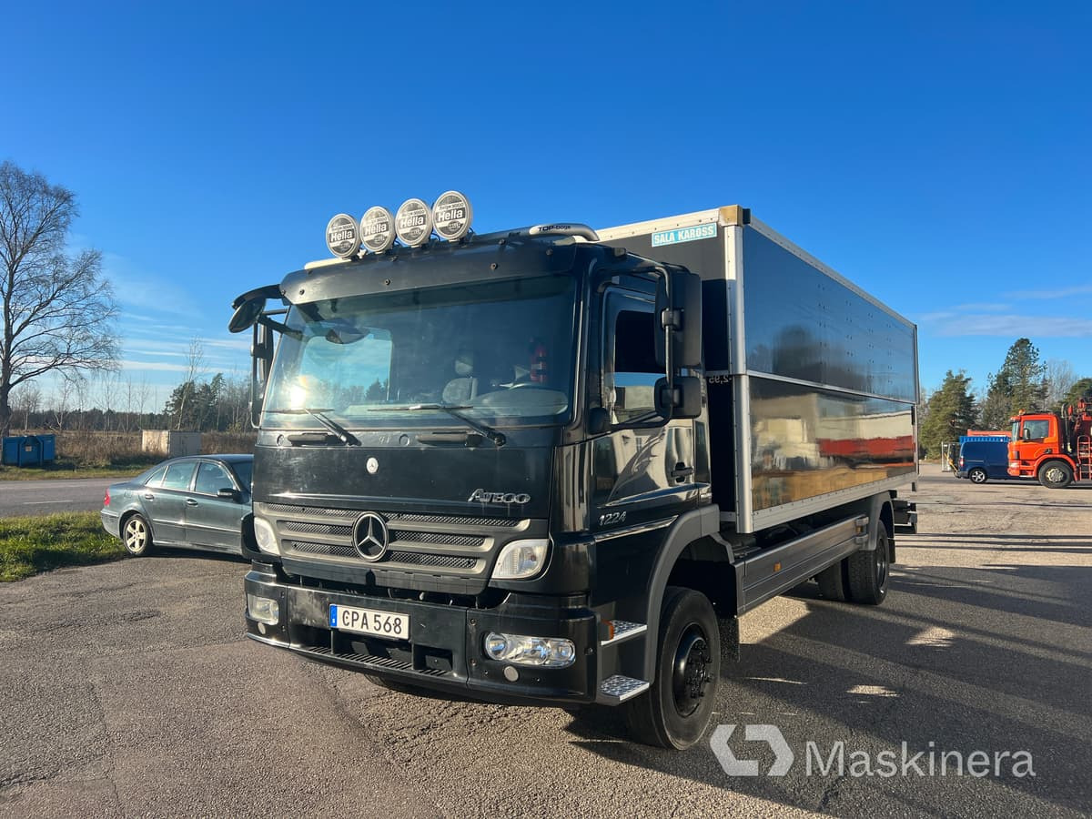 Lastbil Mercedes-Benz Atego 1224 L - Lastbil med skåp: bild 1 Lastbil Mercedes-Benz Atego 1224 L - Lastbil med skåp: bild 1