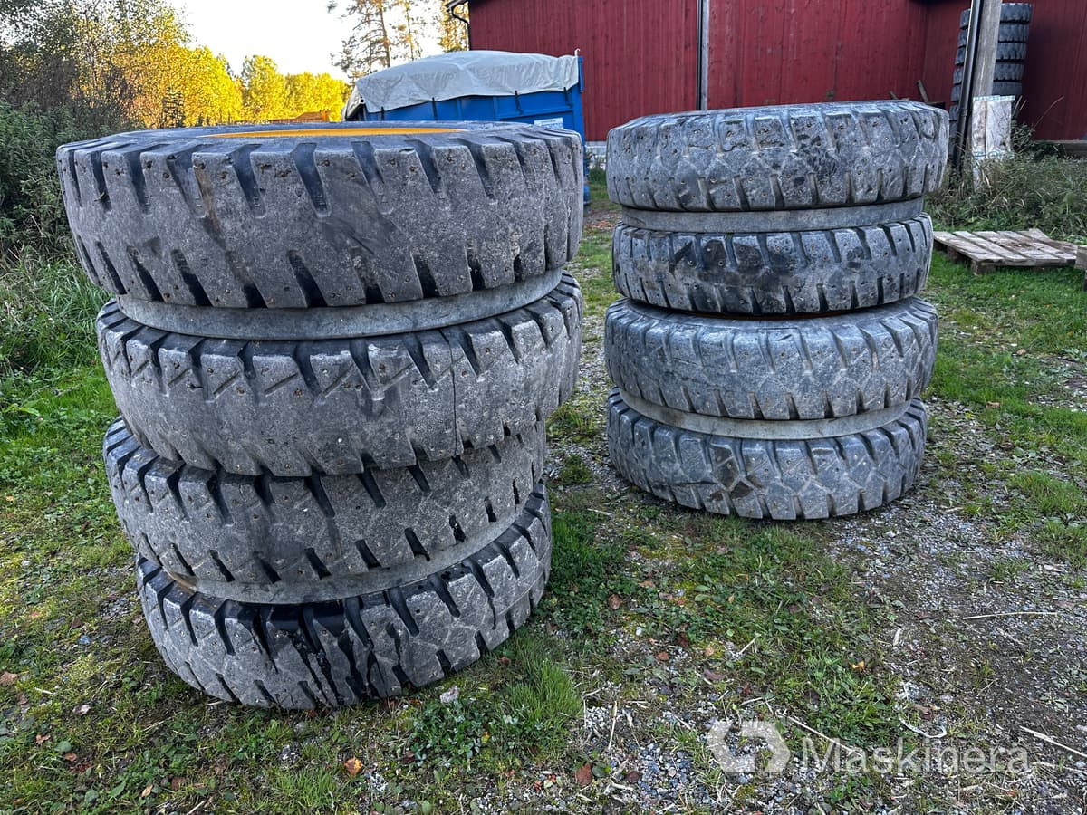 Nokian Grävmaskinsdäck dubbelhjul med fälg - Komplett hjul för Byggmaskiner: bild 1 Nokian Grävmaskinsdäck dubbelhjul med fälg - Komplett hjul för Byggmaskiner: bild 1