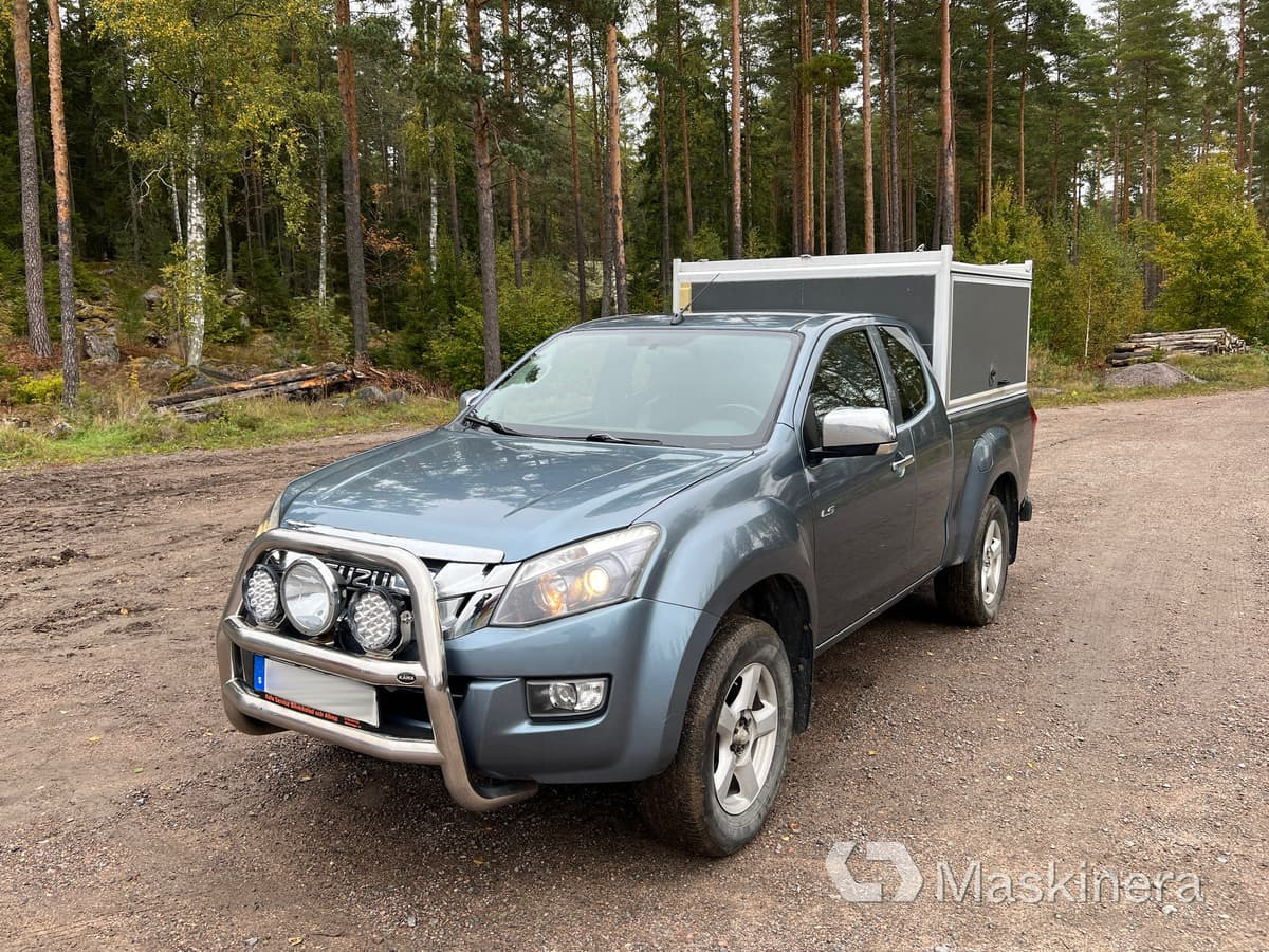 Pickup Isuzu D-Max Space Cab 2.5 TD - Skåpbil: bild 1 Pickup Isuzu D-Max Space Cab 2.5 TD - Skåpbil: bild 1