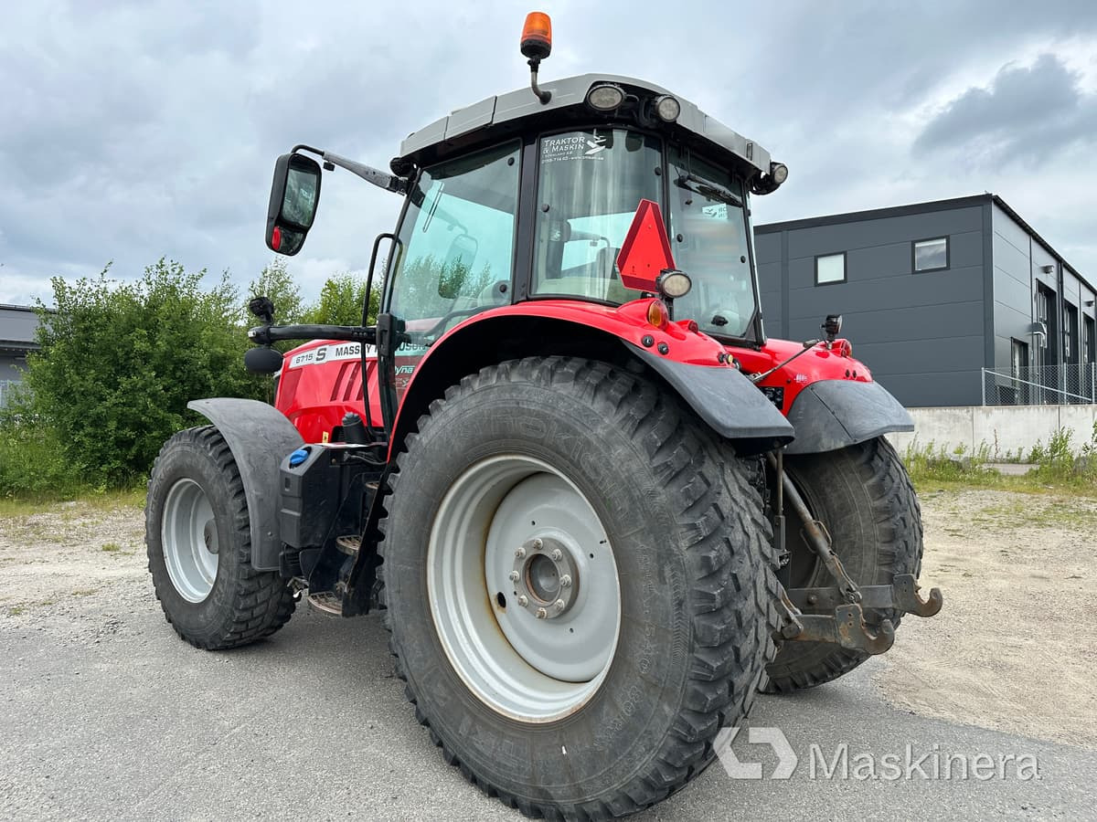 Traktor Massey Fergusson MF 6715 S med Bigab 10-14 G2 lastväxlarvagn - Traktor: bild 3 Traktor Massey Fergusson MF 6715 S med Bigab 10-14 G2 lastväxlarvagn - Traktor: bild 3