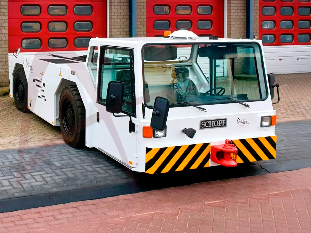 SCHOPF F110 - Pushbacktraktor: bild 1 SCHOPF F110 - Pushbacktraktor: bild 1
