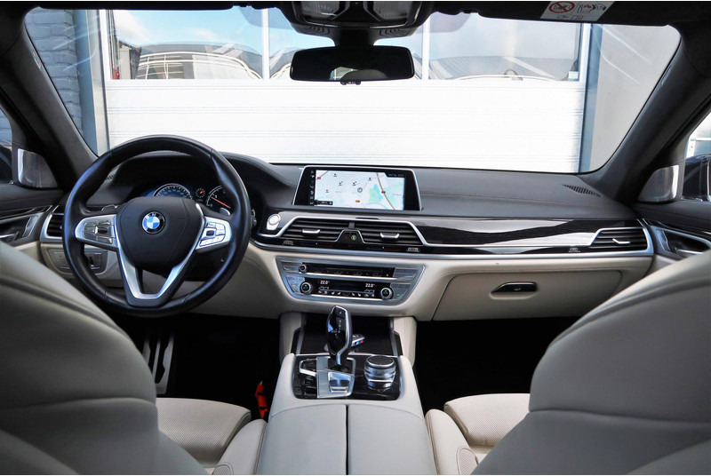 BMW 7 Serie 740Ld xDrive High Executive M-PAKKET/ MASSAGE/ PANO/ DEALER OND/ VOL! - Sedan: bild 2 BMW 7 Serie 740Ld xDrive High Executive M-PAKKET/ MASSAGE/ PANO/ DEALER OND/ VOL! - Sedan: bild 2