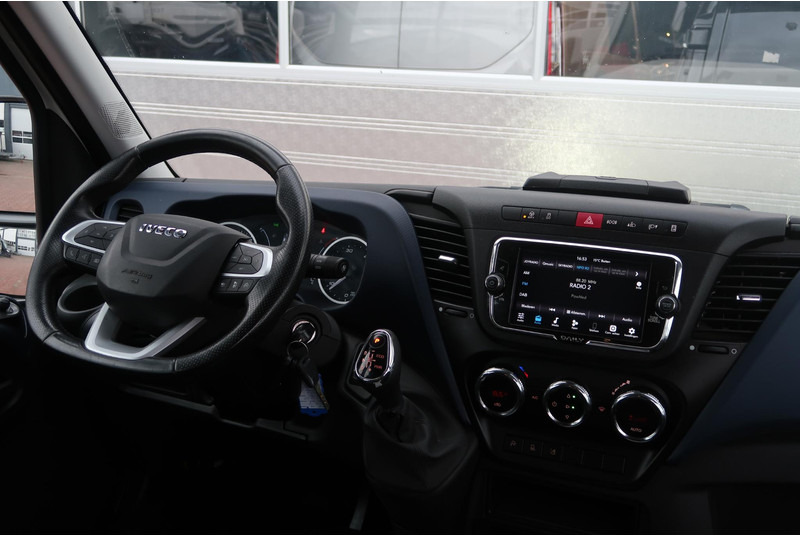 Iveco Daily 35C18H 3.0 DC AUT/ CAMERA/ LED/ CRUISE/ CLIMA/ TREKHAAK - Transportbil, Dubbelhytt transportbil: bild 5 Iveco Daily 35C18H 3.0 DC AUT/ CAMERA/ LED/ CRUISE/ CLIMA/ TREKHAAK - Transportbil, Dubbelhytt transportbil: bild 5