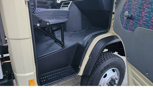 MERCEDES-BENZ 814 D T2 Vario 4x4 Allrad Topzustand! - Transportbil med flak: bild 4 MERCEDES-BENZ 814 D T2 Vario 4x4 Allrad Topzustand! - Transportbil med flak: bild 4