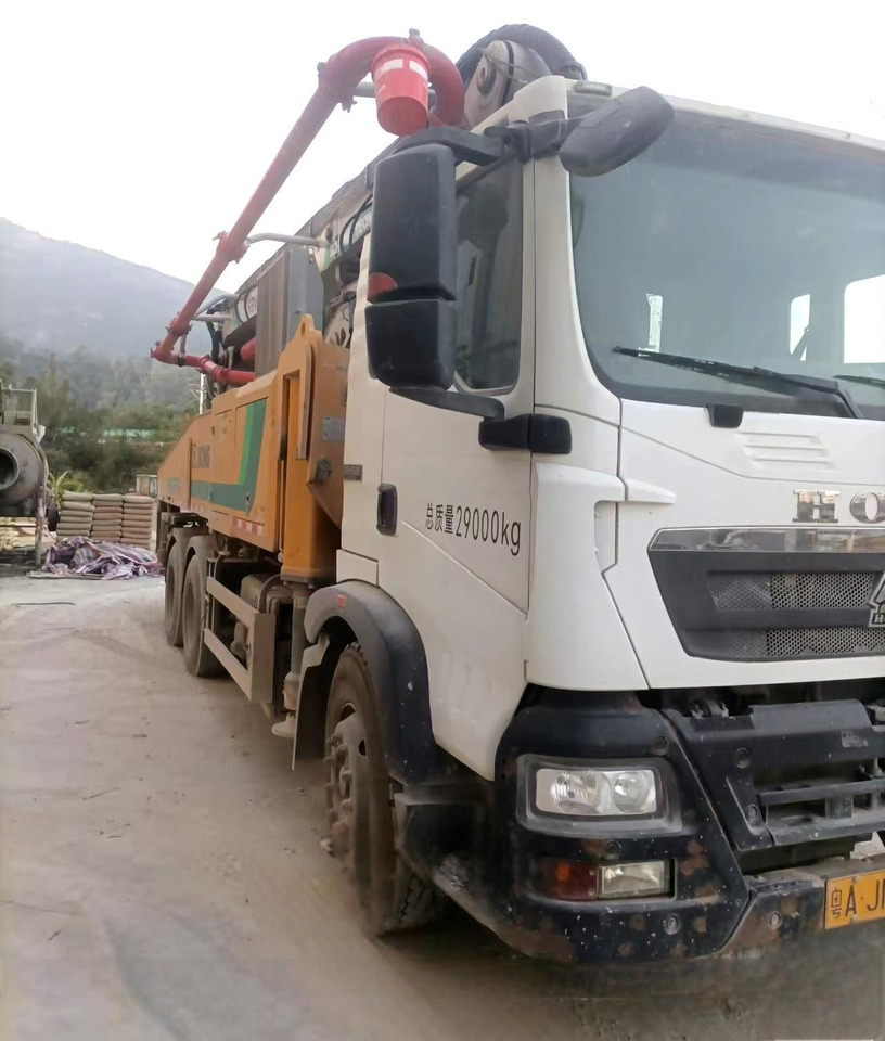 XCMG Manufacturer Concrete Pump Machine HB43V Used 43m HOWO Small Concrete Pumps Truck For Sale - Betongpump: bild 3 XCMG Manufacturer Concrete Pump Machine HB43V Used 43m HOWO Small Concrete Pumps Truck For Sale - Betongpump: bild 3