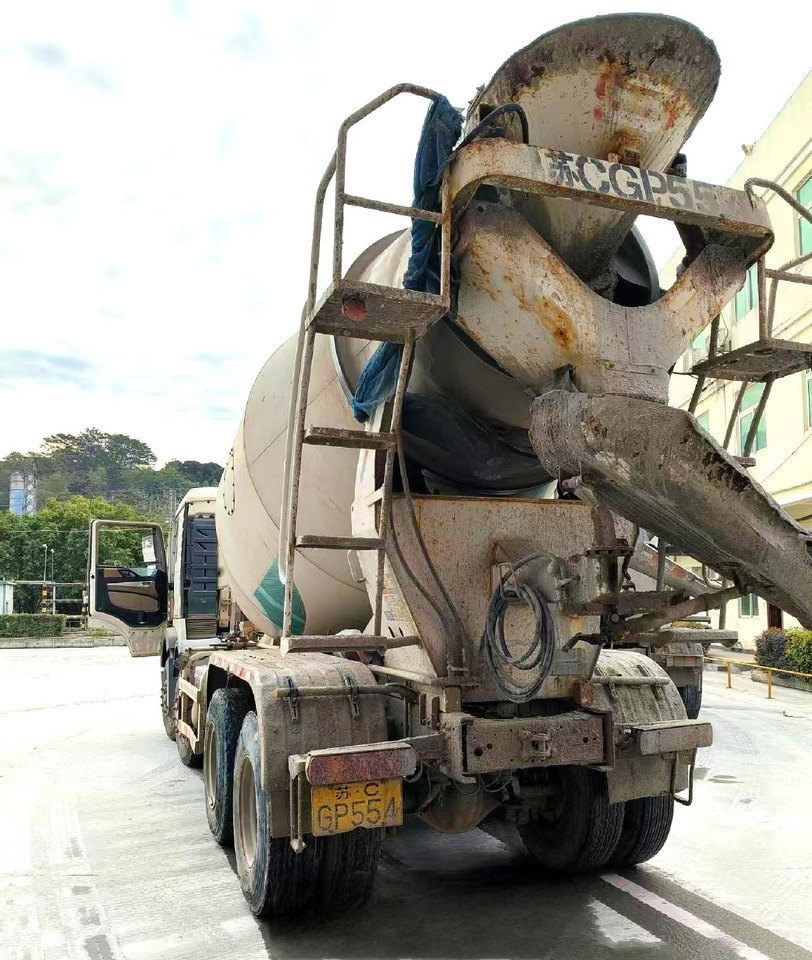 XCMG Official Used Concrete Mixer Truck HOWO G4802D 12m³ Cement Mixer Truck Price - Betongbil: bild 4 XCMG Official Used Concrete Mixer Truck HOWO G4802D 12m³ Cement Mixer Truck Price - Betongbil: bild 4