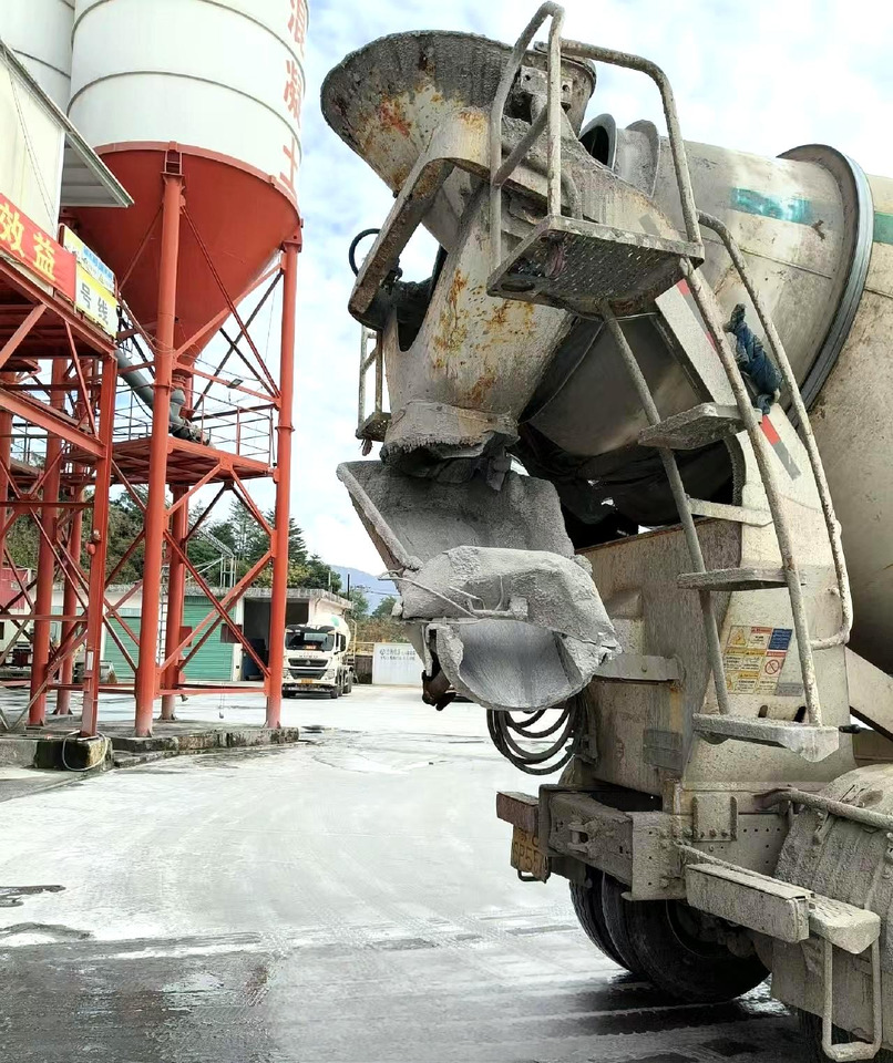 XCMG Official Used Concrete Mixer Truck HOWO G4802D 12m³ Cement Mixer Truck Price - Betongbil: bild 2 XCMG Official Used Concrete Mixer Truck HOWO G4802D 12m³ Cement Mixer Truck Price - Betongbil: bild 2