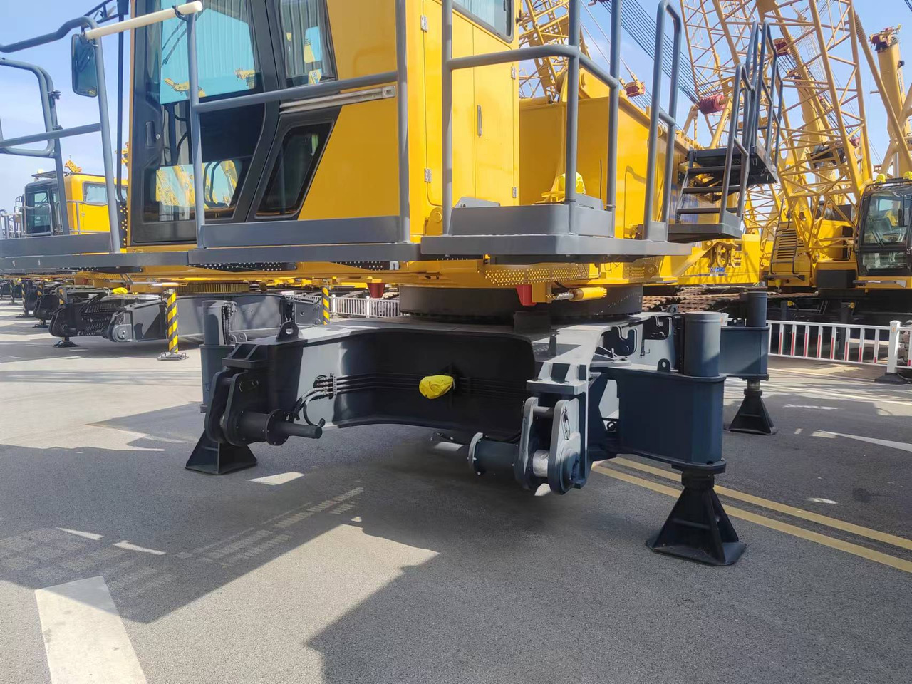 XCMG Official Used Mobile Crawler Crane XGC130-I 130 Ton Hydraulic Diesel Crane Hot Sale - Bandgående kran: bild 3 XCMG Official Used Mobile Crawler Crane XGC130-I 130 Ton Hydraulic Diesel Crane Hot Sale - Bandgående kran: bild 3