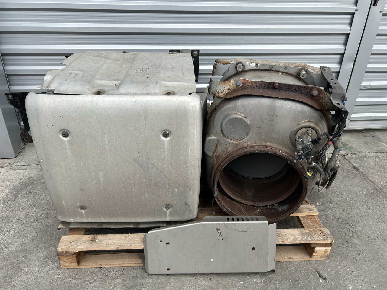 DAF CATALYTIC CONVERTER FOR DAF XF 106 BDF - Katalytisk omvandlare: bild 1 DAF CATALYTIC CONVERTER FOR DAF XF 106 BDF - Katalytisk omvandlare: bild 1