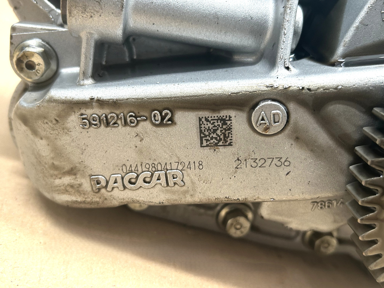 DAF OIL PUMP WITH PIPES DAF XF 106 480 - Oljepump: bild 4 DAF OIL PUMP WITH PIPES DAF XF 106 480 - Oljepump: bild 4