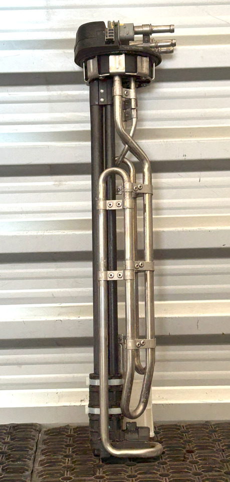 DAF TEMPERATURE AND ADBLUE LEVEL SENSOR DAF XF 106 - AdBlue tank: bild 1 DAF TEMPERATURE AND ADBLUE LEVEL SENSOR DAF XF 106 - AdBlue tank: bild 1