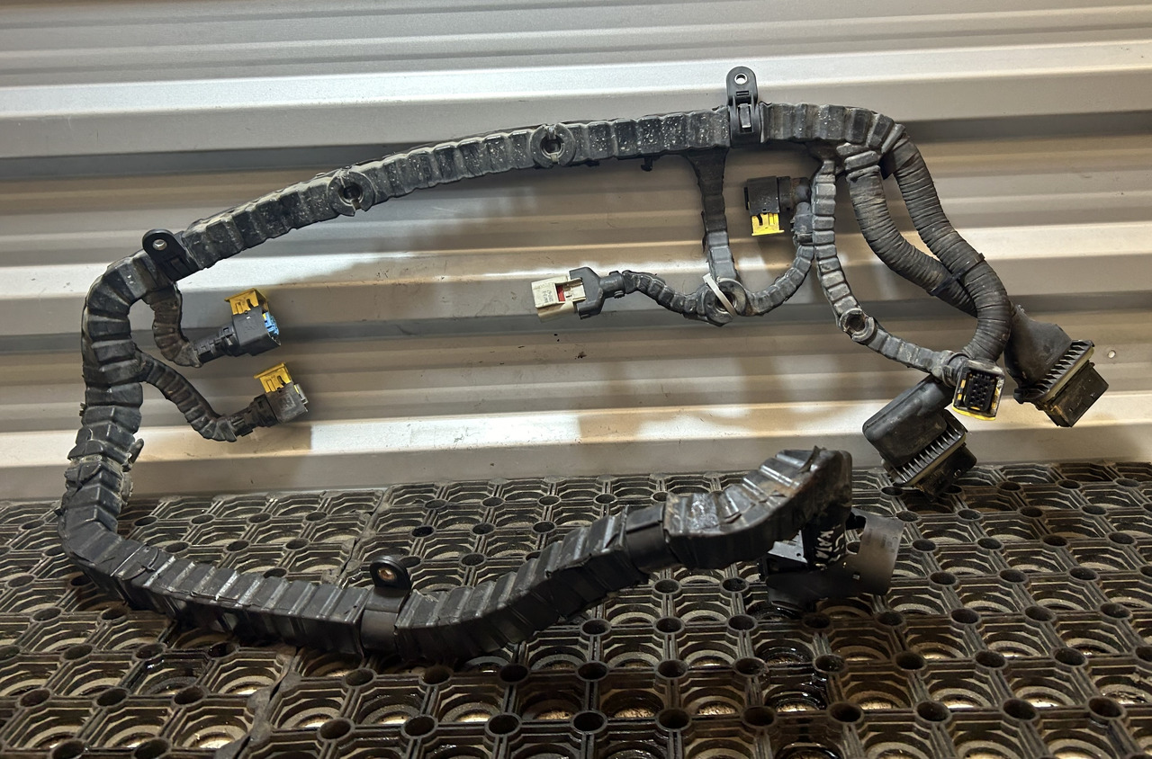 DAF XF 106 480 HARNESS INSTALLATION OF CATALYTIC CONVERTER - Kablar/ Ledningar: bild 1 DAF XF 106 480 HARNESS INSTALLATION OF CATALYTIC CONVERTER - Kablar/ Ledningar: bild 1