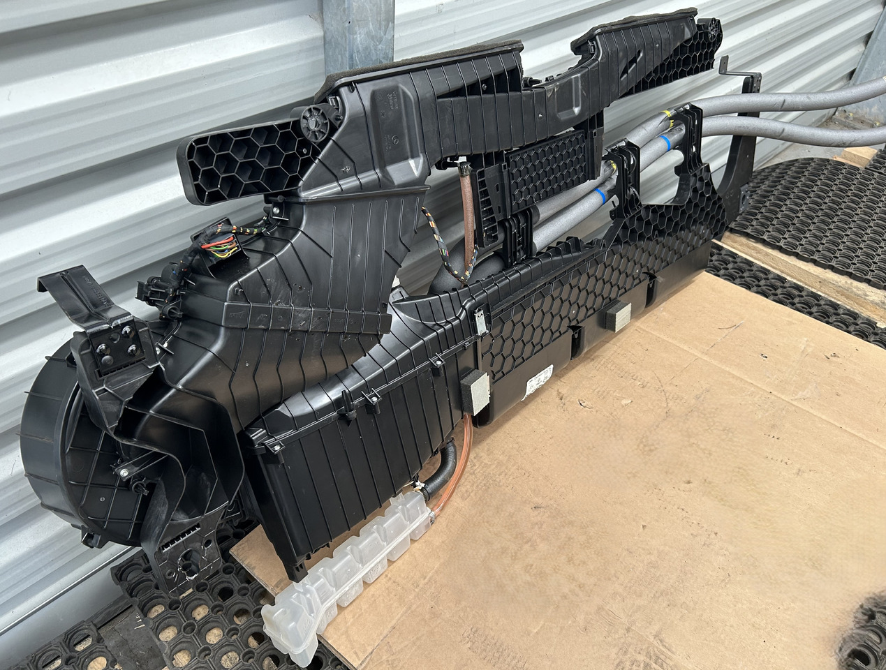 MERCEDES ACTROS MP4 PARKING AIR CONDITIONING - A/C reservdel: bild 2 MERCEDES ACTROS MP4 PARKING AIR CONDITIONING - A/C reservdel: bild 2