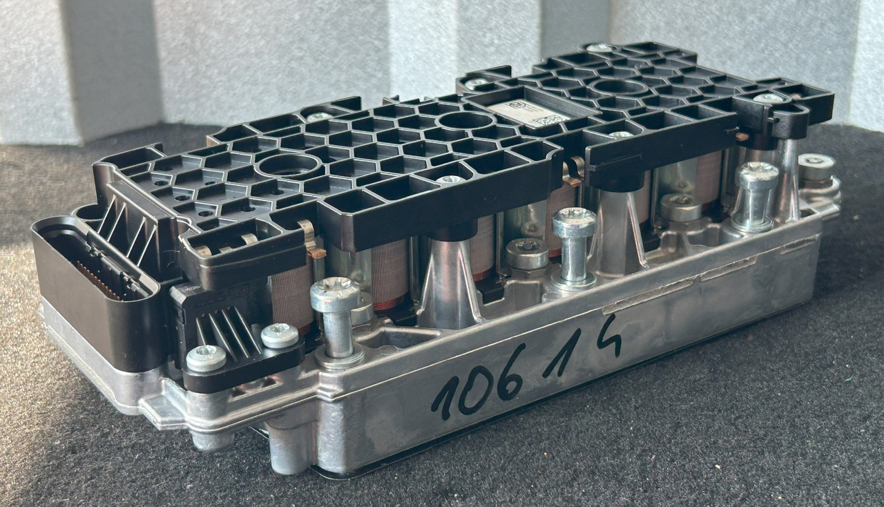 ZF DAF XF 106 530 TRAXON ZF VALVE BLOCK - Kontrollenhet för Lastbil: bild 1 ZF DAF XF 106 530 TRAXON ZF VALVE BLOCK - Kontrollenhet för Lastbil: bild 1