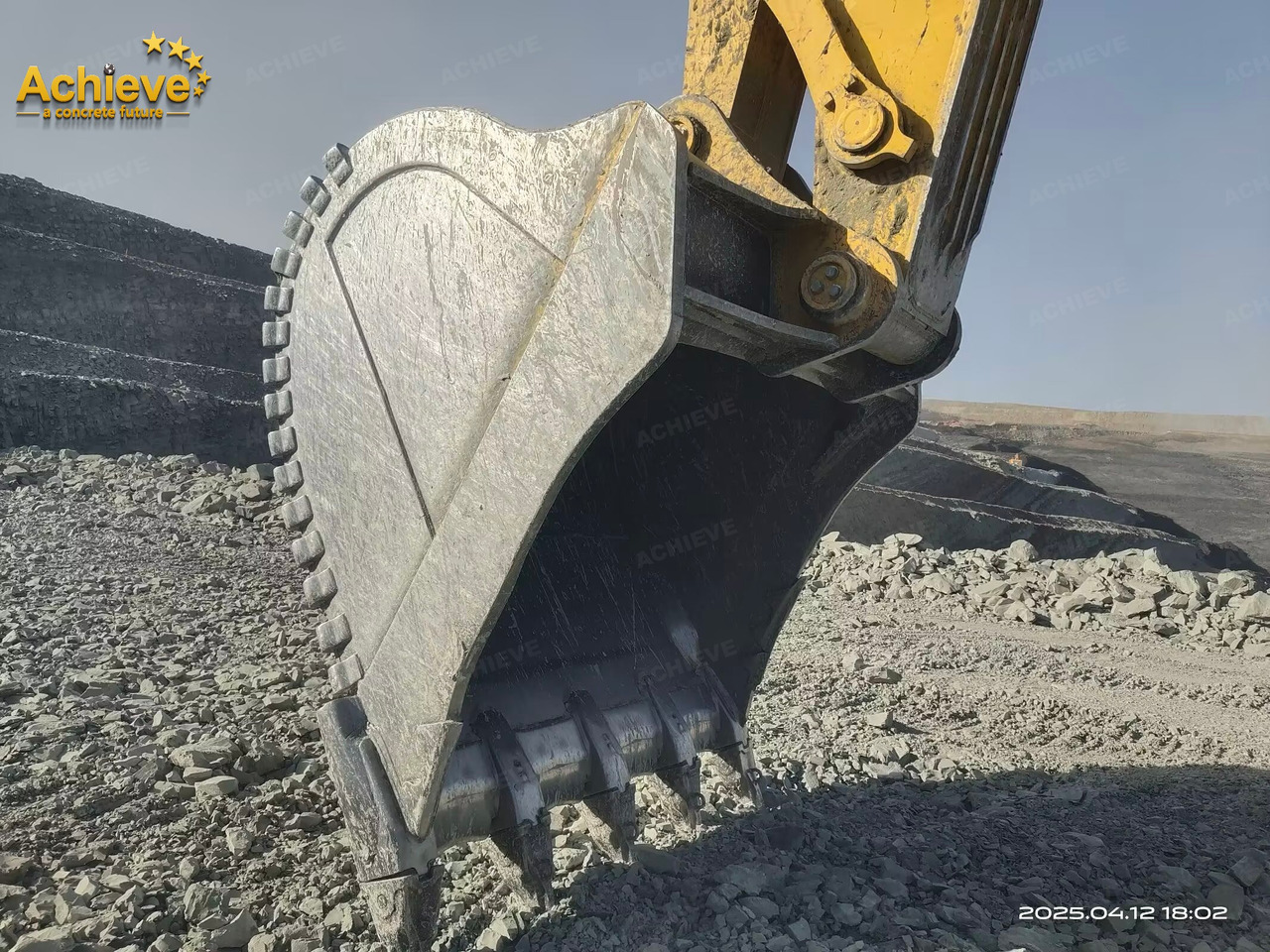 Komatsu 【ACHIEVE】TOP CONDITION!!! PC1250-11R 2023 4500h Horsepower (HP) 758 HP @ 1,800 rpm Operating weight (lbs) 269,300 - 272,600 Bucket Capacity (yd3) 5.3-9.5 - Bandgrävare: bild 5 Komatsu 【ACHIEVE】TOP CONDITION!!! PC1250-11R 2023 4500h Horsepower (HP) 758 HP @ 1,800 rpm Operating weight (lbs) 269,300 - 272,600 Bucket Capacity (yd3) 5.3-9.5 - Bandgrävare: bild 5