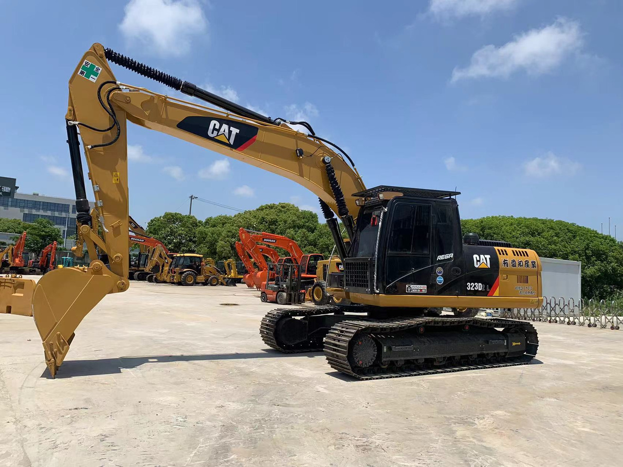 Caterpillar Tracked Excavator CAT 323D, 323D2 for Bolivia - Bandgrävare: bild 2 Caterpillar Tracked Excavator CAT 323D, 323D2 for Bolivia - Bandgrävare: bild 2