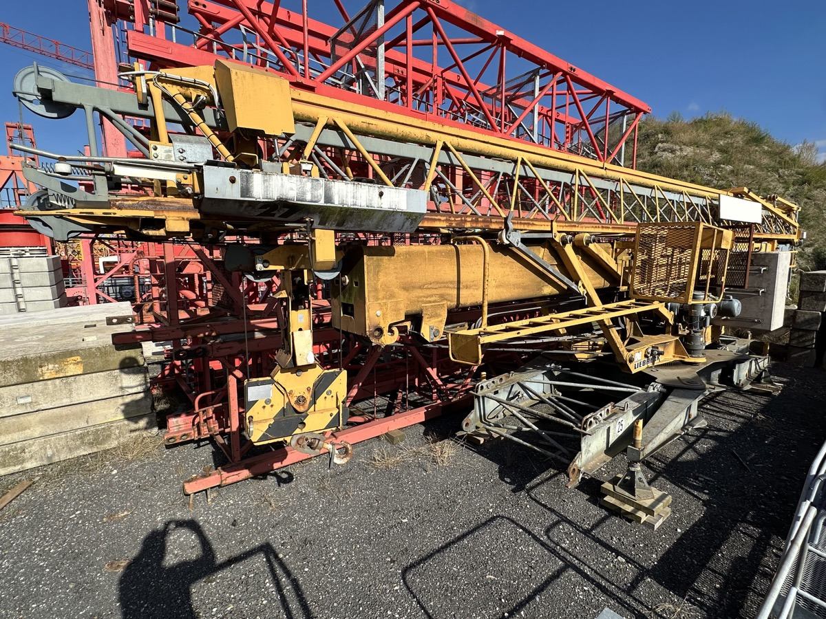 LIEBHERR 27 TT - Självresande tornkran: bild 1 LIEBHERR 27 TT - Självresande tornkran: bild 1