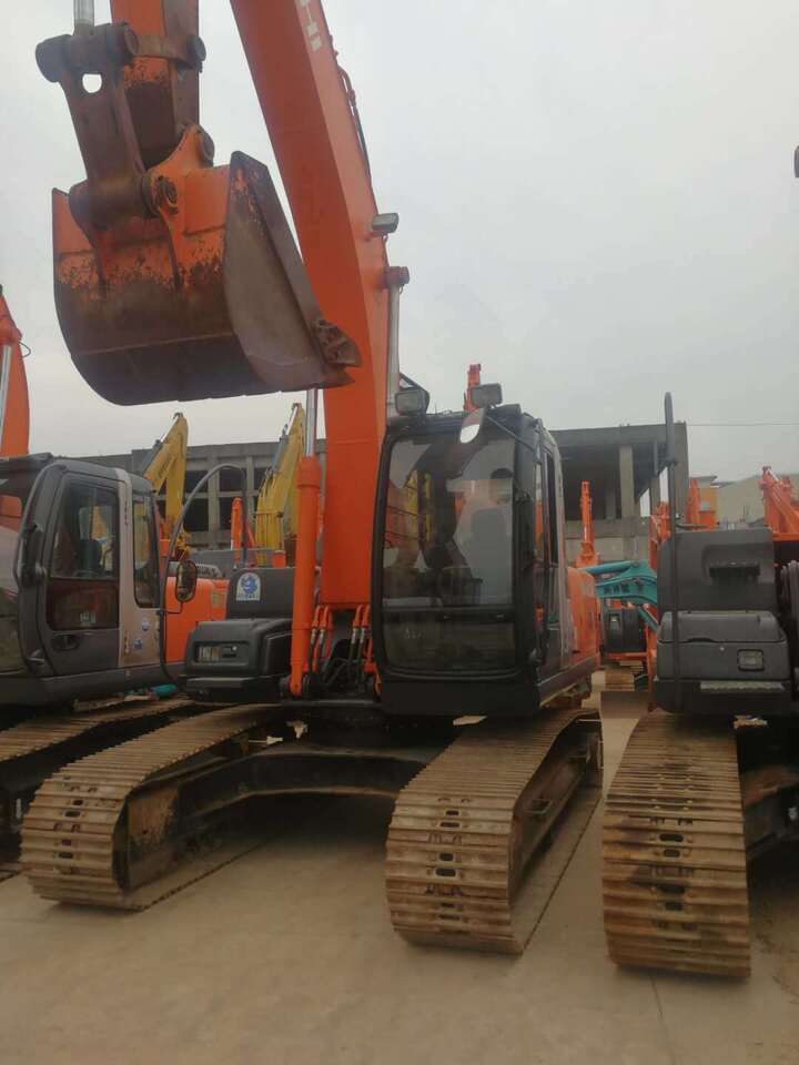 Hitachi ZX200 - Bandgrävare: bild 2 Hitachi ZX200 - Bandgrävare: bild 2