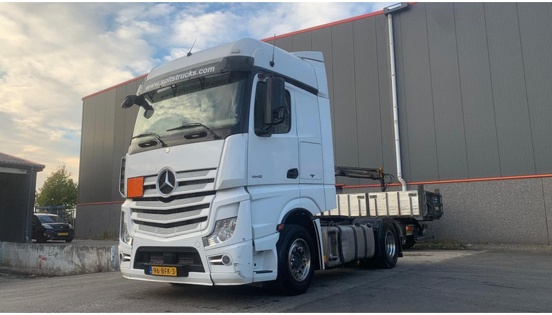 Mercedes-Benz Actros 1842 Dakspoiler + Koelkast - Dragbil: bild 1 Mercedes-Benz Actros 1842 Dakspoiler + Koelkast - Dragbil: bild 1