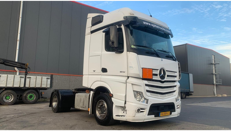 Mercedes-Benz Actros 1842 Dakspoiler + Koelkast - Dragbil: bild 3 Mercedes-Benz Actros 1842 Dakspoiler + Koelkast - Dragbil: bild 3