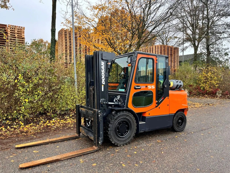 Doosan G55C-5 1593 HOURS - Gasoltruck: bild 4 Doosan G55C-5 1593 HOURS - Gasoltruck: bild 4