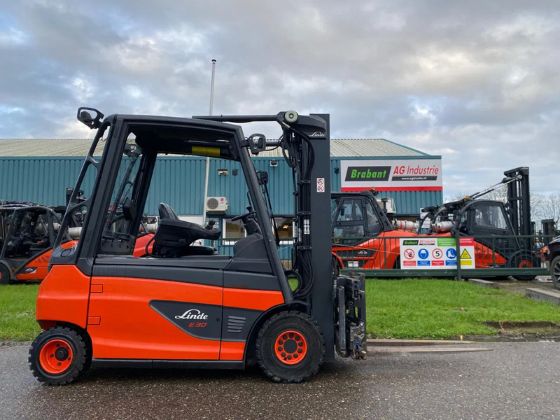Linde E30L-01 - Eltruck: bild 1 Linde E30L-01 - Eltruck: bild 1