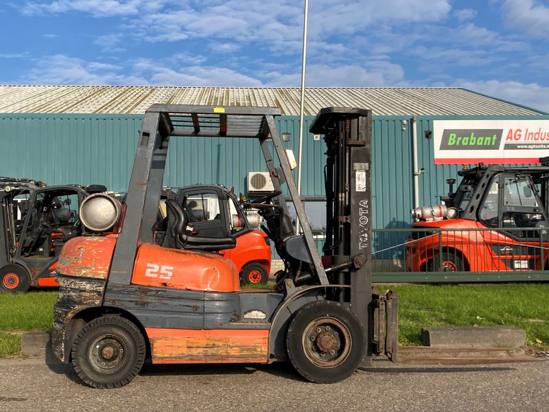 Toyota 42-6FGF25 - Gasoltruck: bild 1 Toyota 42-6FGF25 - Gasoltruck: bild 1