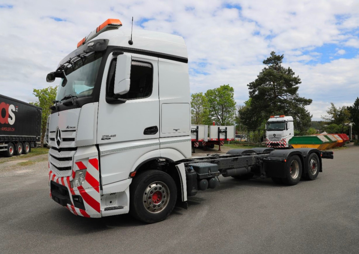 MERCEDES Actros 2548 6x2 - Chassi lastbil: bild 1 MERCEDES Actros 2548 6x2 - Chassi lastbil: bild 1
