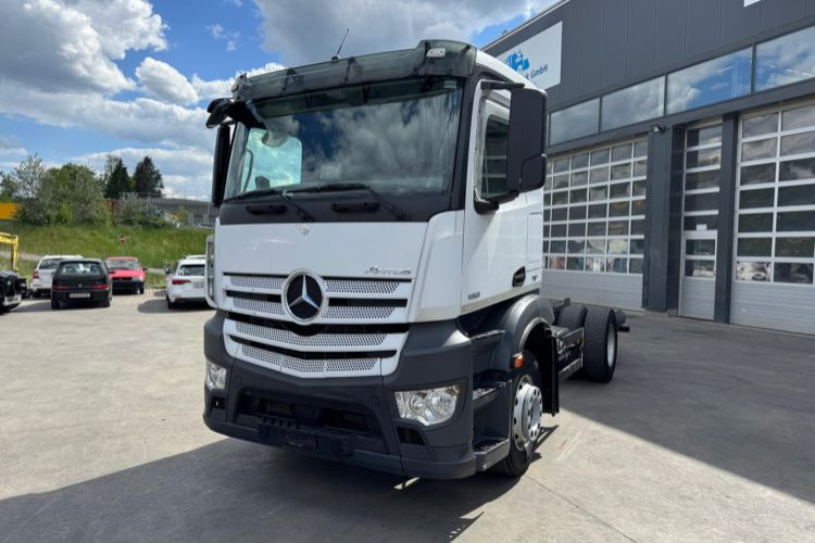Mercedes-Benz Antos 1851 4x2 - Chassi lastbil: bild 1 Mercedes-Benz Antos 1851 4x2 - Chassi lastbil: bild 1