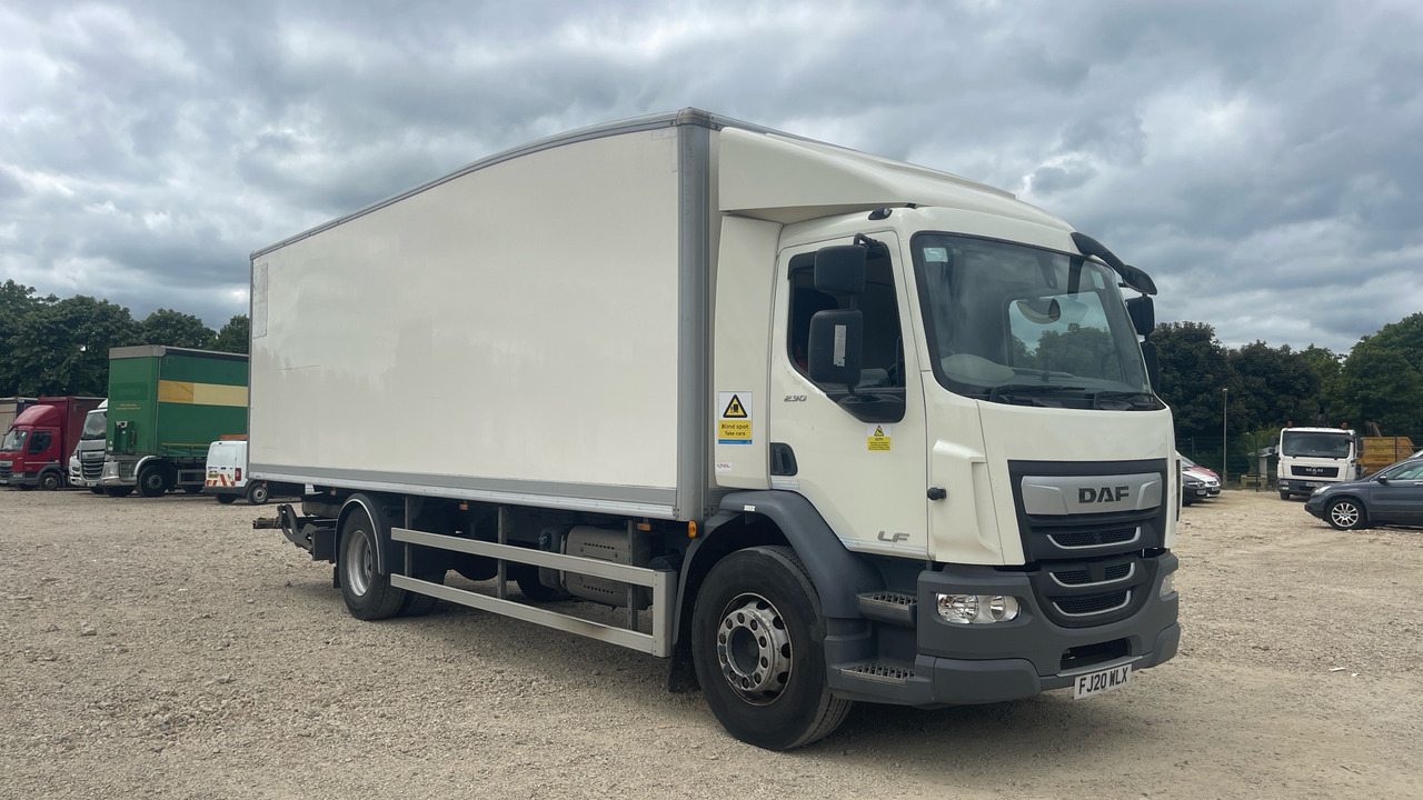 DAF LF 230 - Lastbil med skåp: bild 1 DAF LF 230 - Lastbil med skåp: bild 1