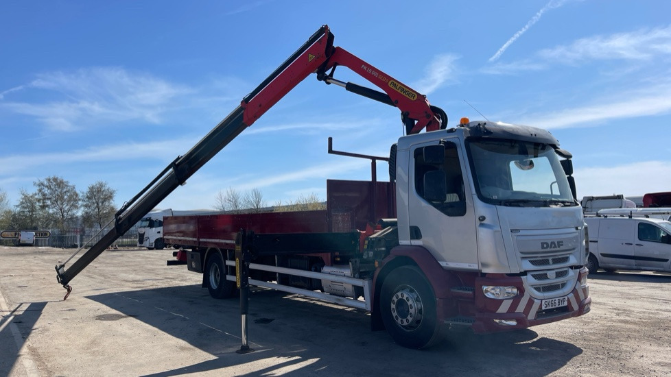 DAF LF 280 - Transportbil med flak: bild 1 DAF LF 280 - Transportbil med flak: bild 1