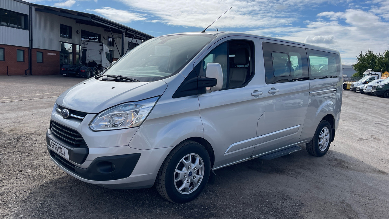 FORD TOURNEO CUSTOM 300 2.2 TDCi 125PS - Minibuss, Persontransport: bild 2 FORD TOURNEO CUSTOM 300 2.2 TDCi 125PS - Minibuss, Persontransport: bild 2