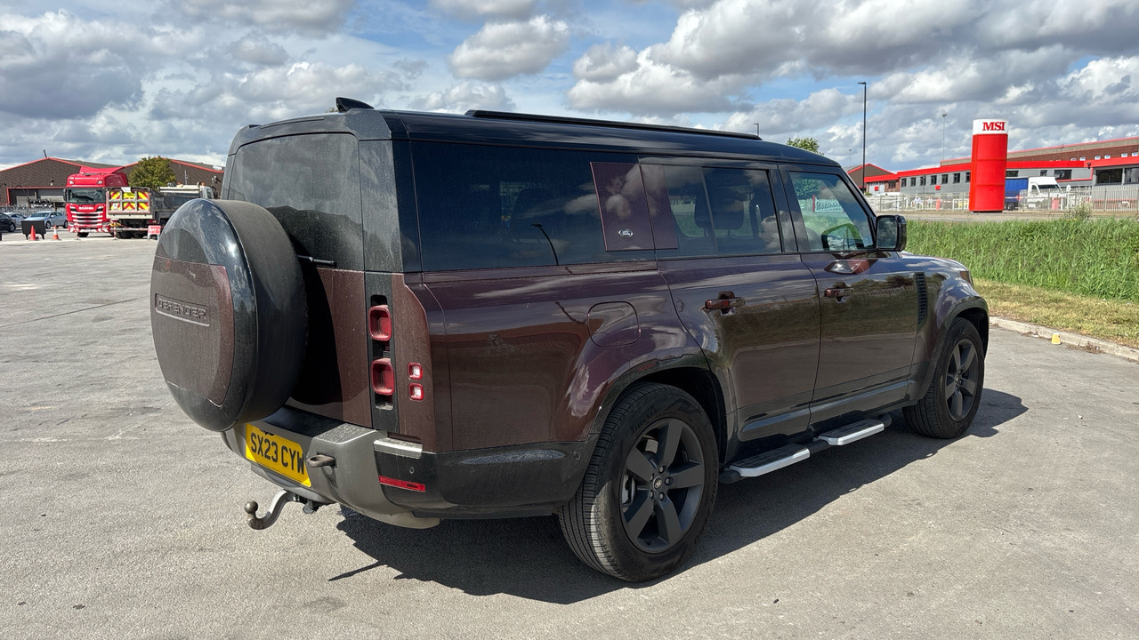 LAND ROVER DEFENDER 3.0 D300 X-Dynamic HSE 130 - SUV: bild 4 LAND ROVER DEFENDER 3.0 D300 X-Dynamic HSE 130 - SUV: bild 4