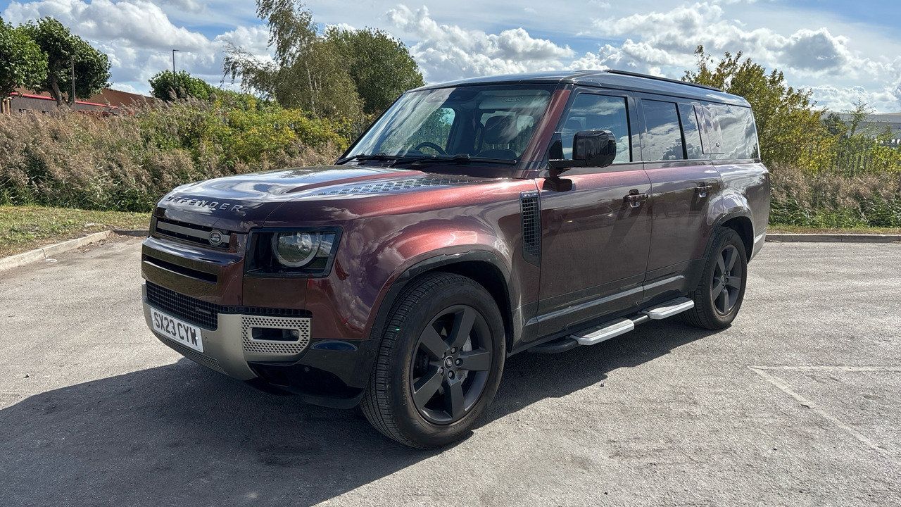 LAND ROVER DEFENDER 3.0 D300 X-Dynamic HSE 130 - SUV: bild 2 LAND ROVER DEFENDER 3.0 D300 X-Dynamic HSE 130 - SUV: bild 2