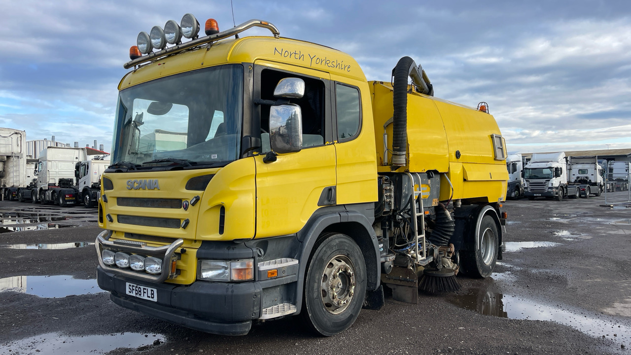 SCANIA p 230 - Sopmaskin: bild 2 SCANIA p 230 - Sopmaskin: bild 2