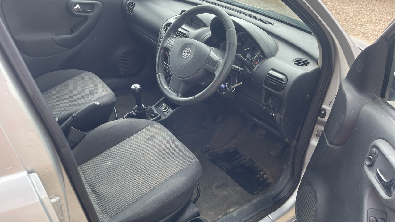 VAUXHALL CORSA 1.2 I - Hatchback/ Halvkombi: bild 5 VAUXHALL CORSA 1.2 I - Hatchback/ Halvkombi: bild 5