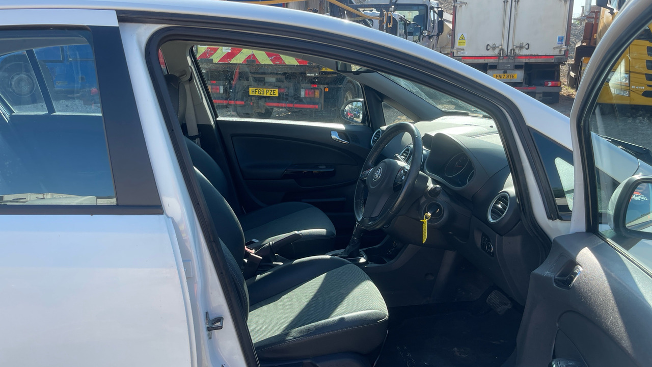 VAUXHALL CORSA 1.4I - Hatchback/ Halvkombi: bild 5 VAUXHALL CORSA 1.4I - Hatchback/ Halvkombi: bild 5
