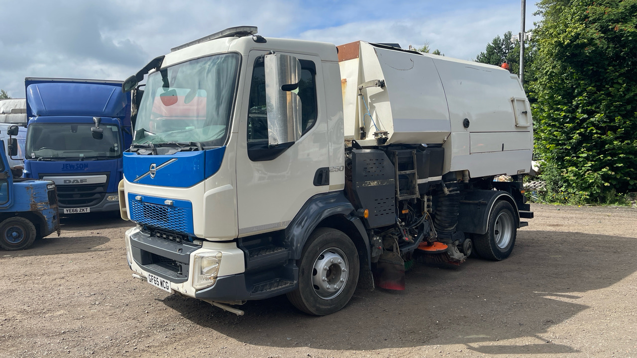 VOLVO FL 250 - Sopmaskin: bild 2 VOLVO FL 250 - Sopmaskin: bild 2