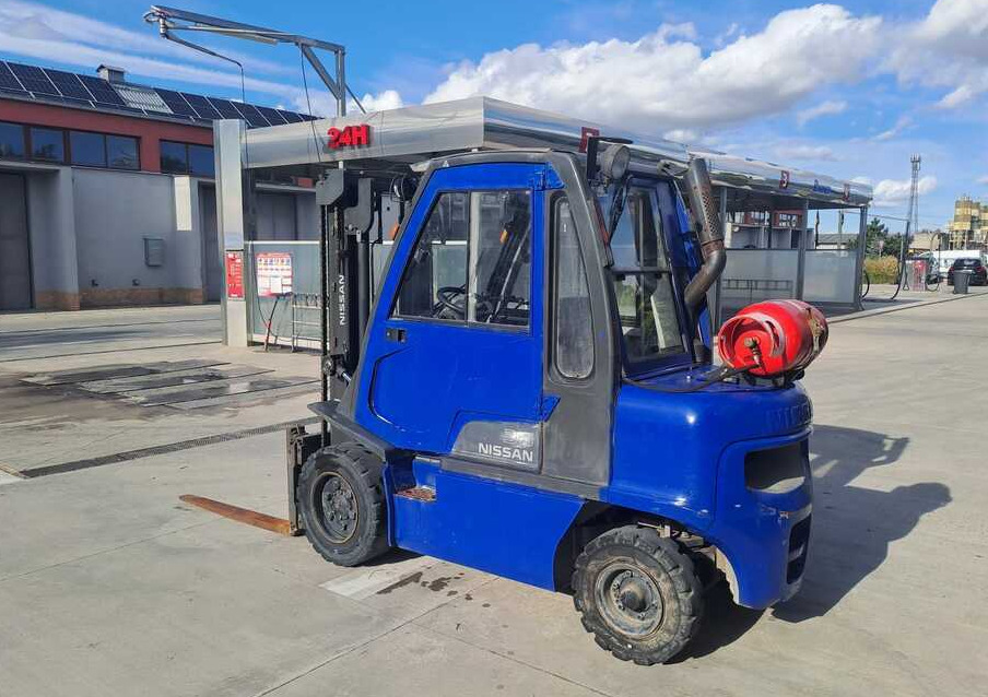 Nissan UG1D2E700683 - Gasoltruck: bild 1 Nissan UG1D2E700683 - Gasoltruck: bild 1