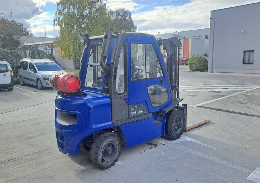 Nissan UG1D2E700683 - Gasoltruck: bild 4 Nissan UG1D2E700683 - Gasoltruck: bild 4