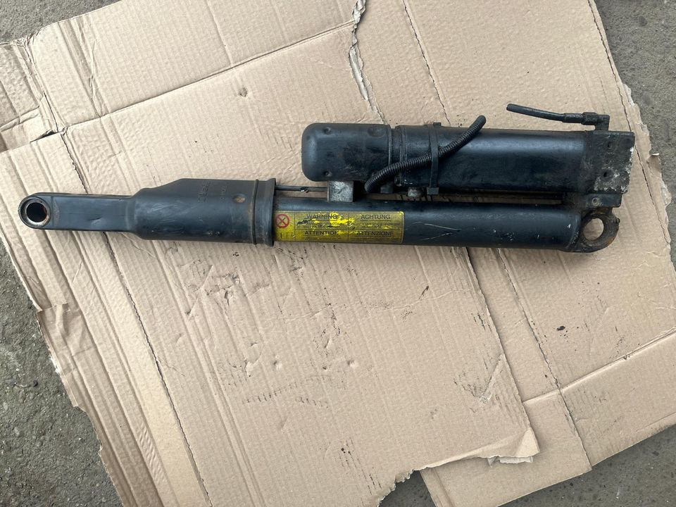 IVECO Stralis 450 Hydraulikzylinder Kippzylinder 500368557 - Hydraulcylinder för Lastbil: bild 1 IVECO Stralis 450 Hydraulikzylinder Kippzylinder 500368557 - Hydraulcylinder för Lastbil: bild 1
