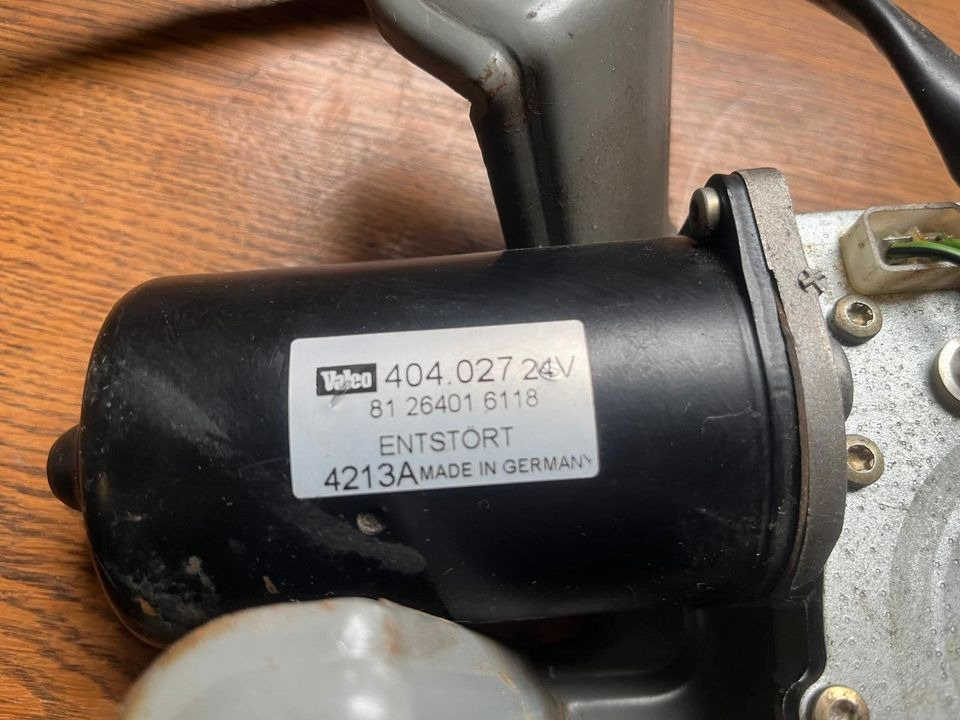 MAN Scheibenwischermotor Valeo 404.027 24V 81264016118 - Vindrutetorkare för Lastbil: bild 2 MAN Scheibenwischermotor Valeo 404.027 24V 81264016118 - Vindrutetorkare för Lastbil: bild 2