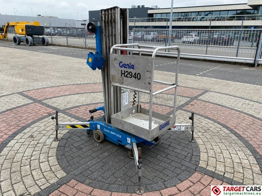 Genie AWP-25S Electric AC Vertical Mast Work Lift 950cm - Pelarlift: bild 2 Genie AWP-25S Electric AC Vertical Mast Work Lift 950cm - Pelarlift: bild 2