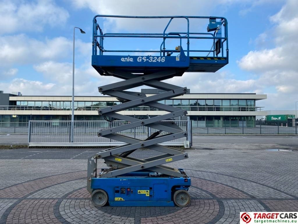 Genie GS-3246 Electric Scissor Work Lift 1175cm - Saxlift: bild 5 Genie GS-3246 Electric Scissor Work Lift 1175cm - Saxlift: bild 5