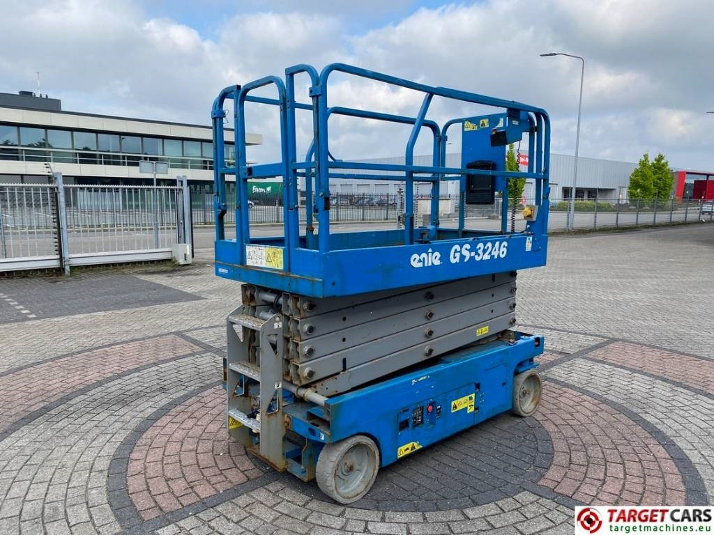 Genie GS-3246 Electric Scissor Work Lift 1175cm - Saxlift: bild 3 Genie GS-3246 Electric Scissor Work Lift 1175cm - Saxlift: bild 3