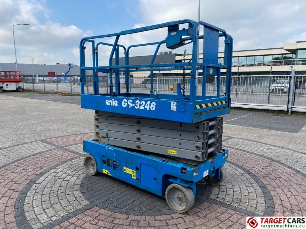 Genie GS-3246 Electric Scissor Work Lift 1175cm - Saxlift: bild 2 Genie GS-3246 Electric Scissor Work Lift 1175cm - Saxlift: bild 2