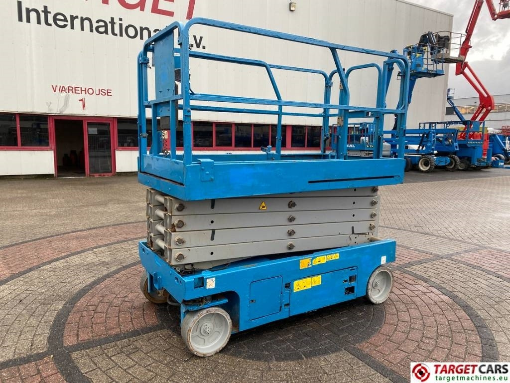 Genie GS-3246 Electric Scissor Work Lift 1175cm - Saxlift: bild 1 Genie GS-3246 Electric Scissor Work Lift 1175cm - Saxlift: bild 1