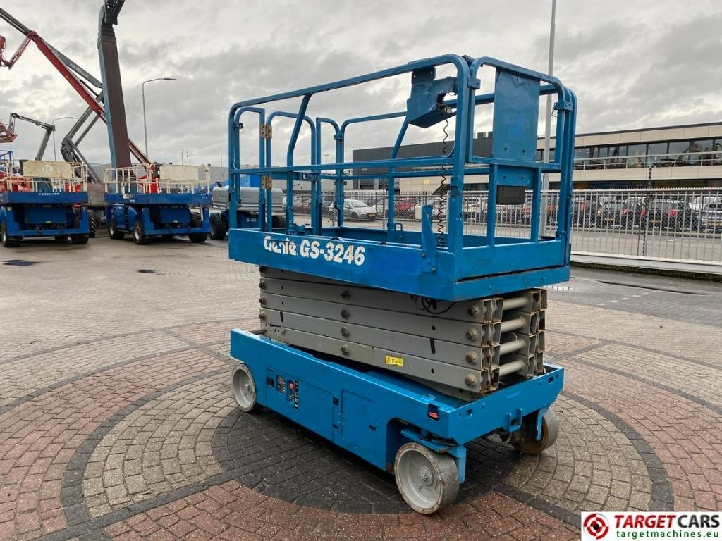 Genie GS-3246 Electric Scissor Work Lift 1175cm - Saxlift: bild 2 Genie GS-3246 Electric Scissor Work Lift 1175cm - Saxlift: bild 2