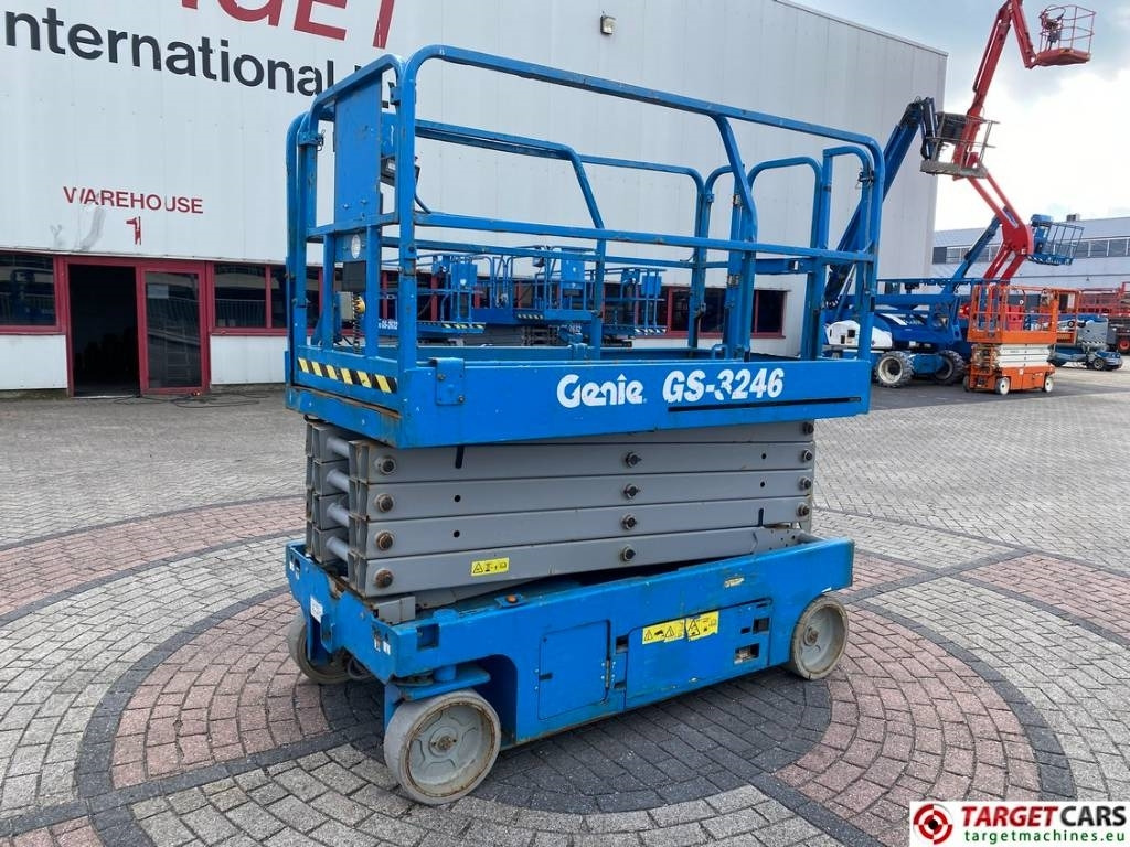 Genie GS-3246 Electric Scissor Work Lift 1175cm - Saxlift: bild 1 Genie GS-3246 Electric Scissor Work Lift 1175cm - Saxlift: bild 1
